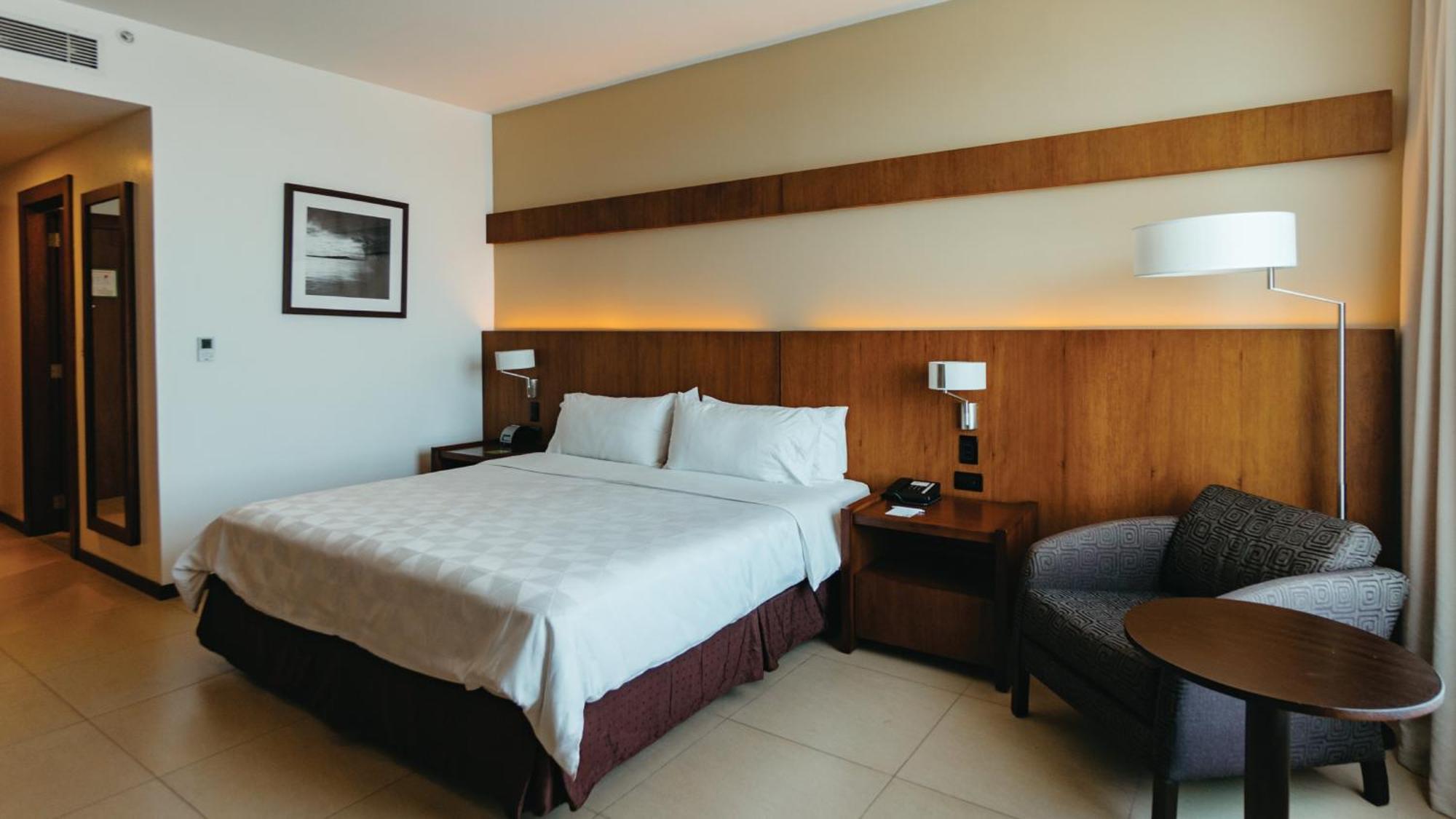 Holiday Inn Guayaquil Airport By Ihg Luaran gambar A room at the hotel