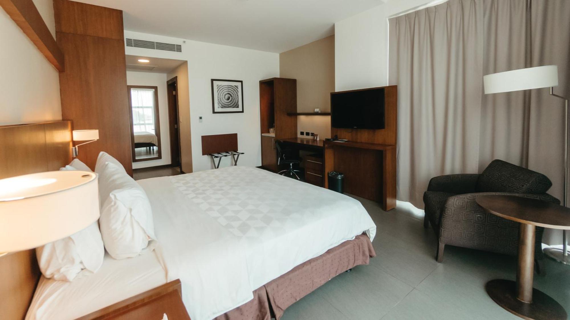 Holiday Inn Guayaquil Airport By Ihg Luaran gambar A room at the hotel