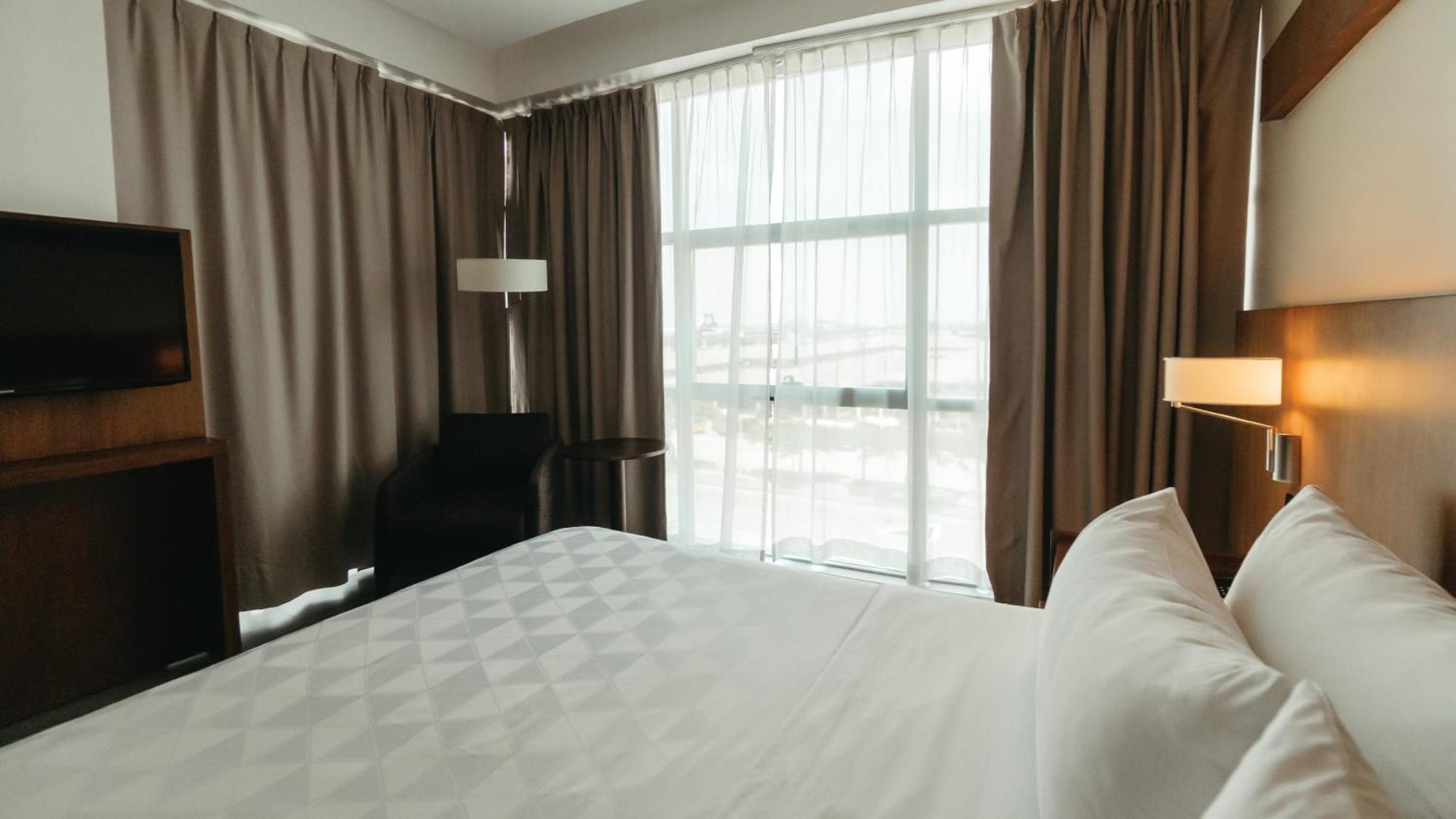 Holiday Inn Guayaquil Airport By Ihg Luaran gambar A bedroom at the hotel