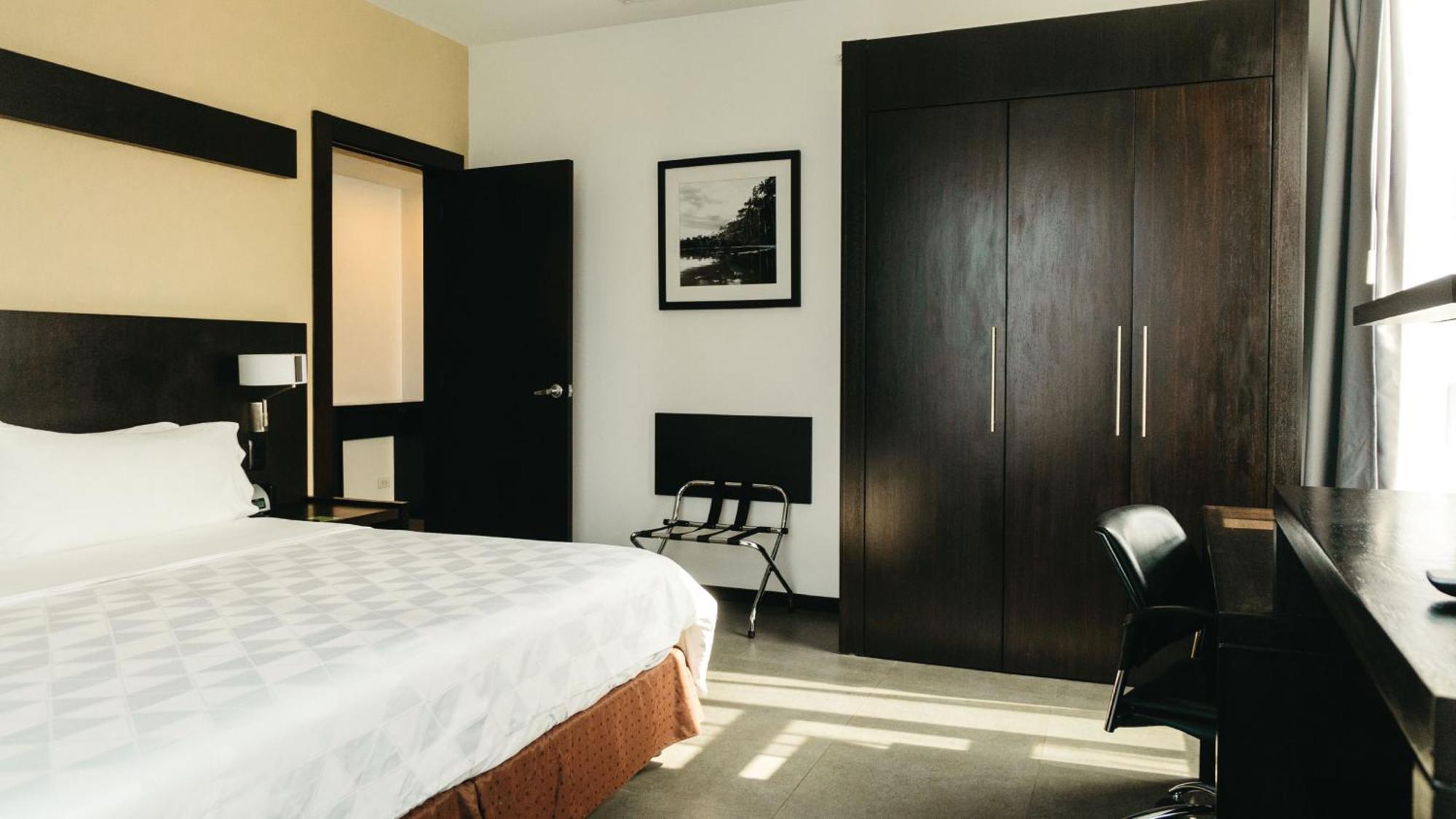Holiday Inn Guayaquil Airport By Ihg Luaran gambar A room at the hotel