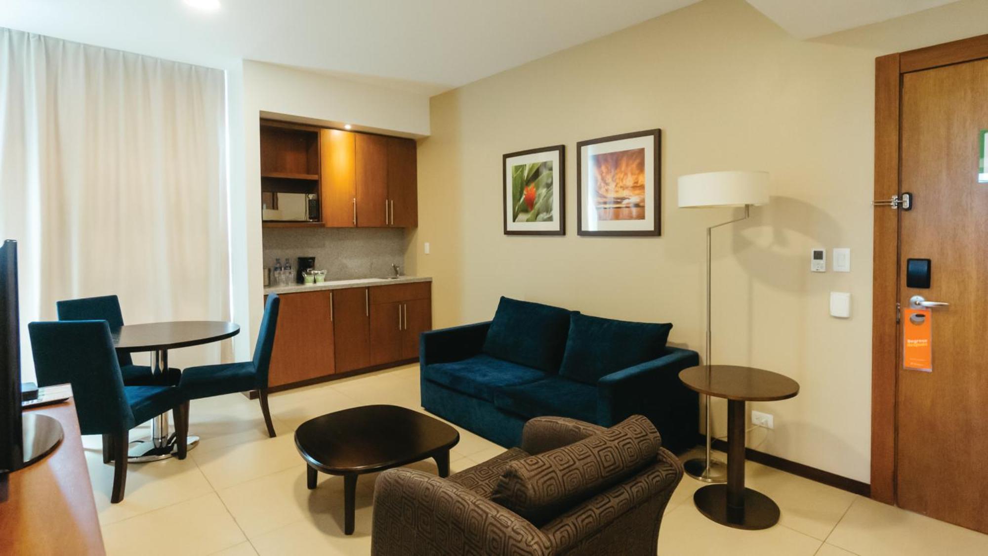 Holiday Inn Guayaquil Airport By Ihg Luaran gambar Living room