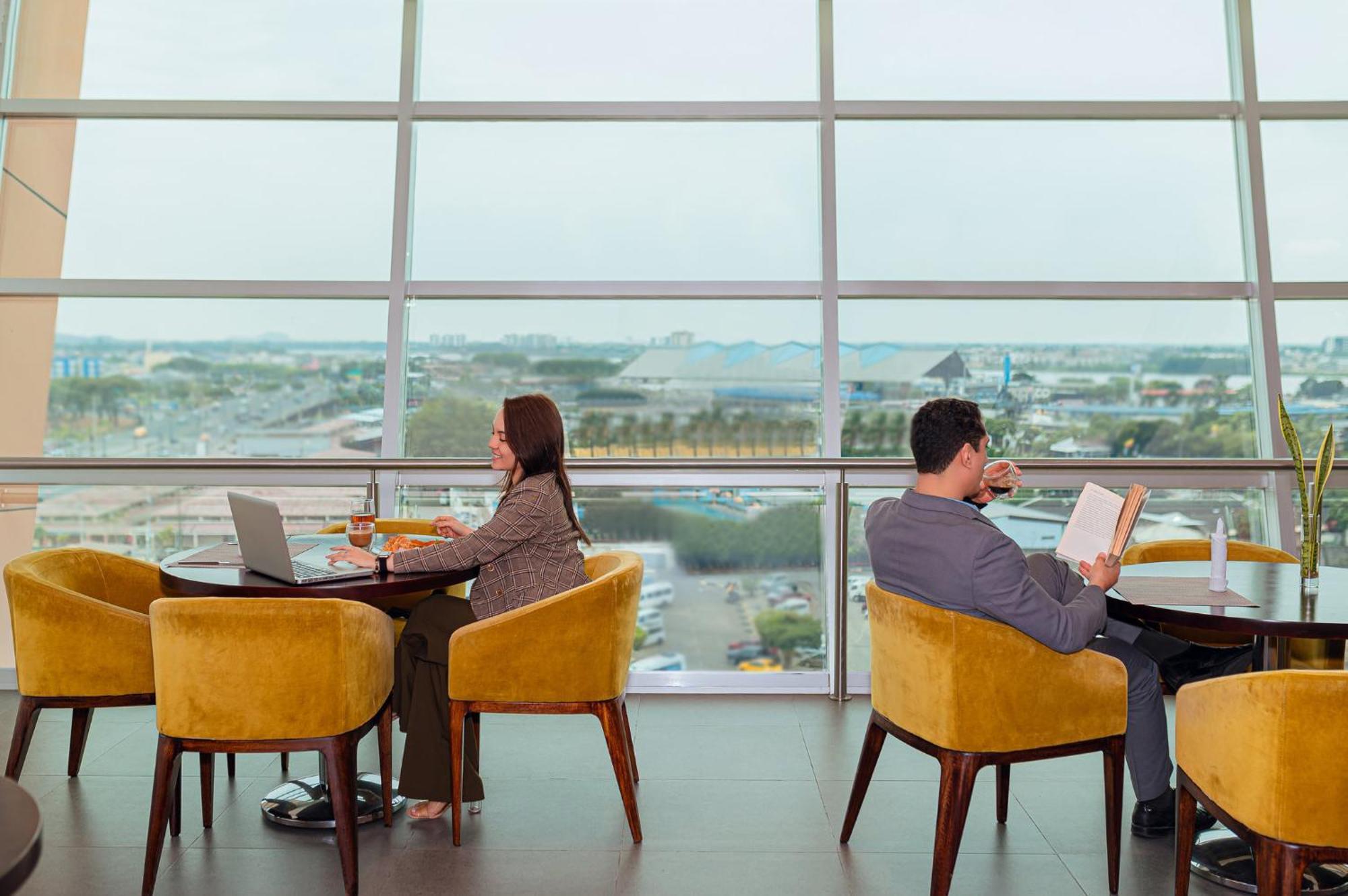 Holiday Inn Guayaquil Airport By Ihg Luaran gambar The lounge at the airport