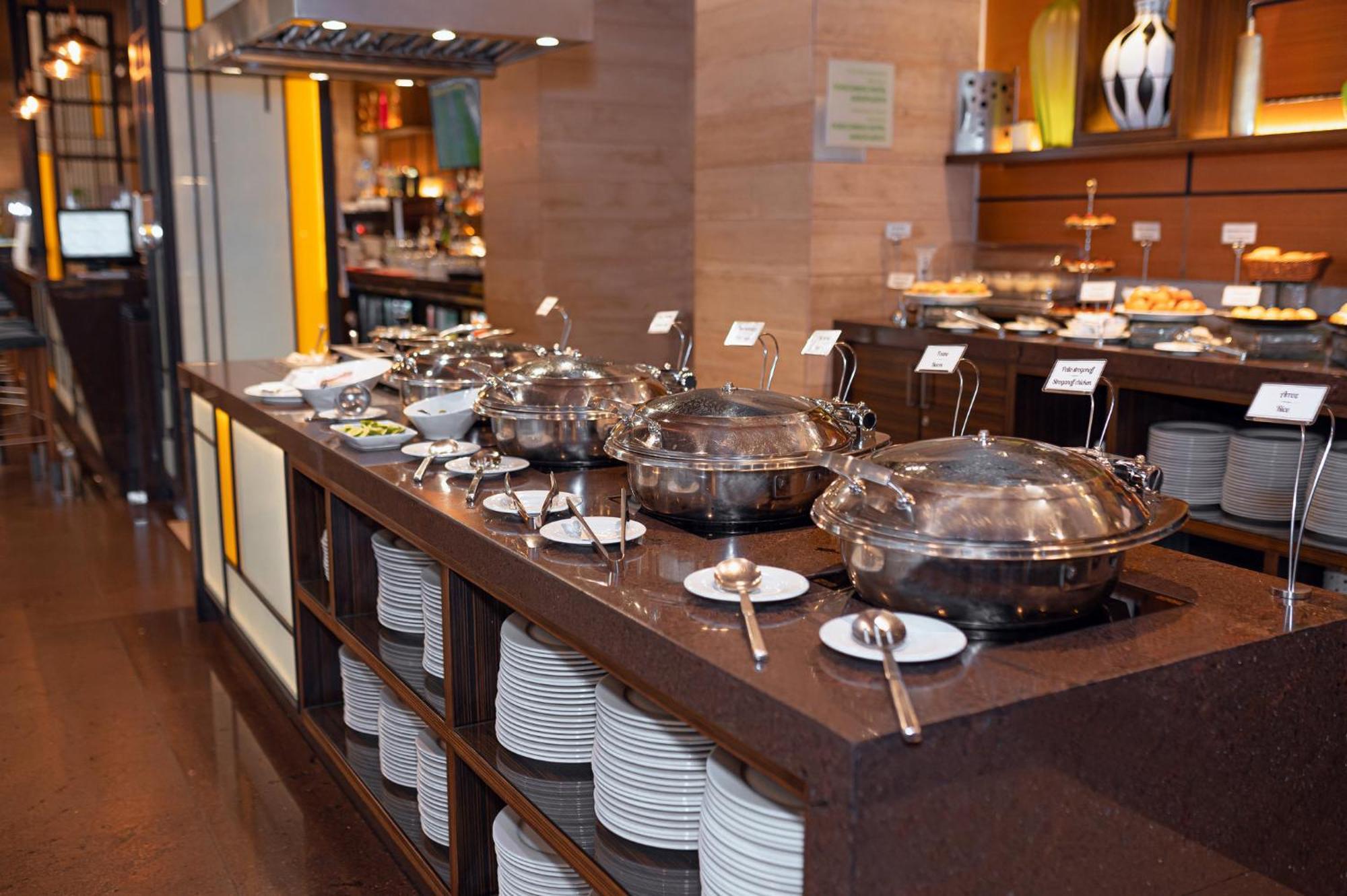Holiday Inn Guayaquil Airport By Ihg Luaran gambar A buffet at a hotel