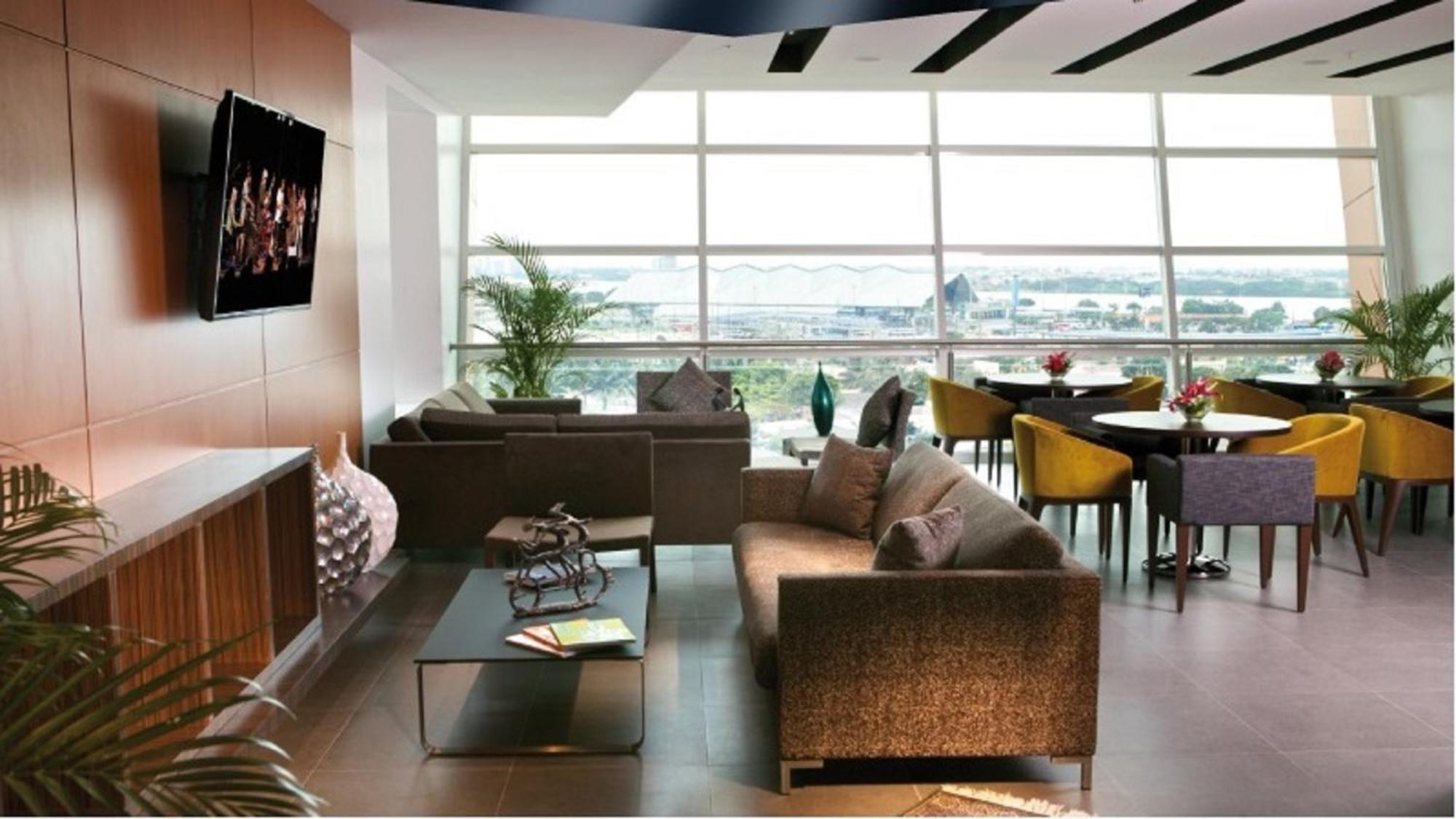 Holiday Inn Guayaquil Airport By Ihg Luaran gambar The Club Lounge at KLIA