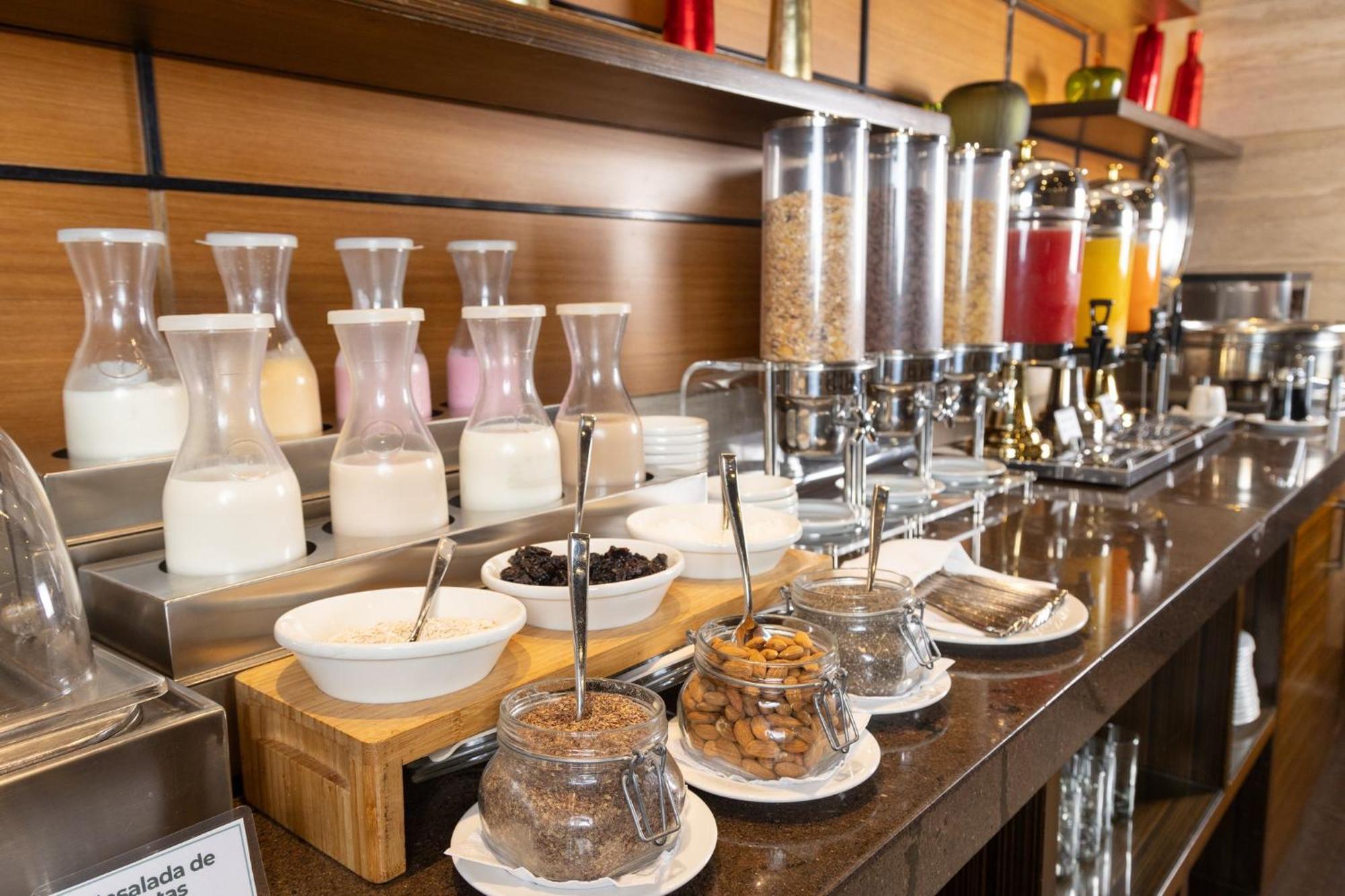 Holiday Inn Guayaquil Airport By Ihg Luaran gambar A breakfast buffet
