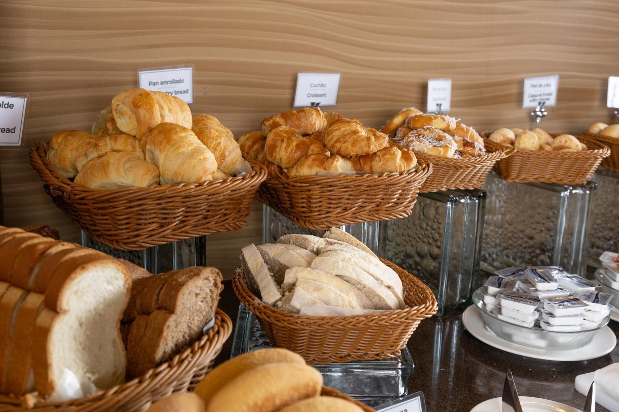 Holiday Inn Guayaquil Airport By Ihg Luaran gambar Buns and pastries